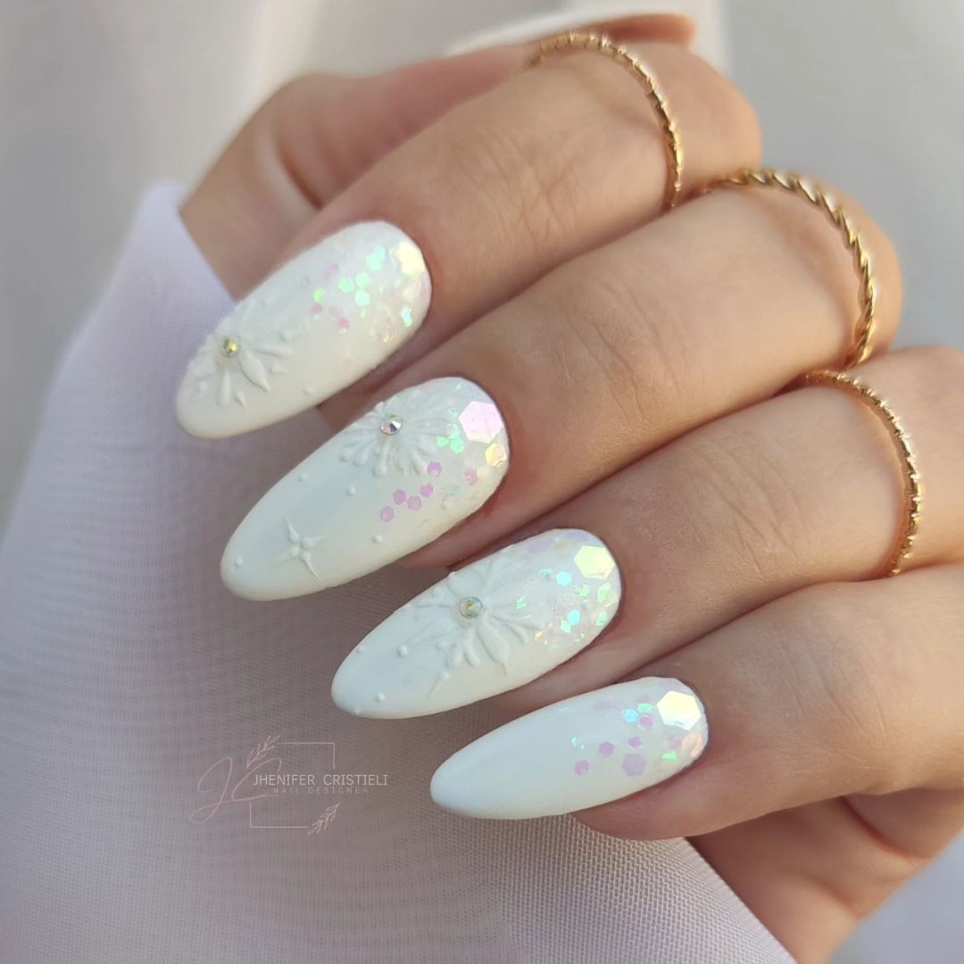 5 inspirações de nail arts nada óbvias para apostar neste fim de ano