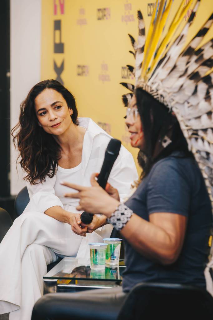 Alice Braga e Daiara Tukano Alice Braga e Daiara Tukano