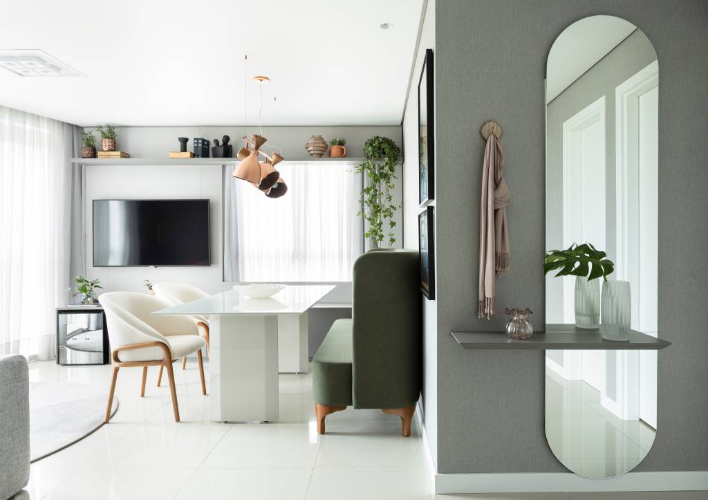 17 ambientes com espelhos orgânicos para se inspirar