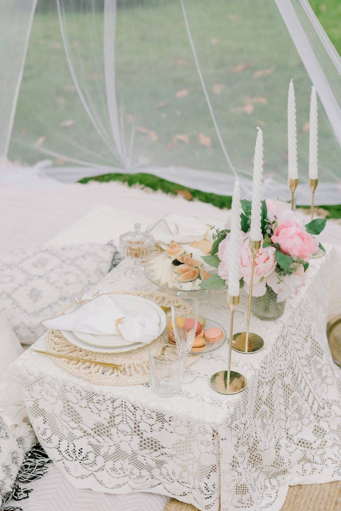 Como decorar a mesa com flores?