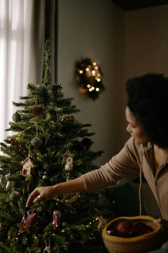 Quantos enfeites cabem em uma árvore de Natal? Decoradora explica