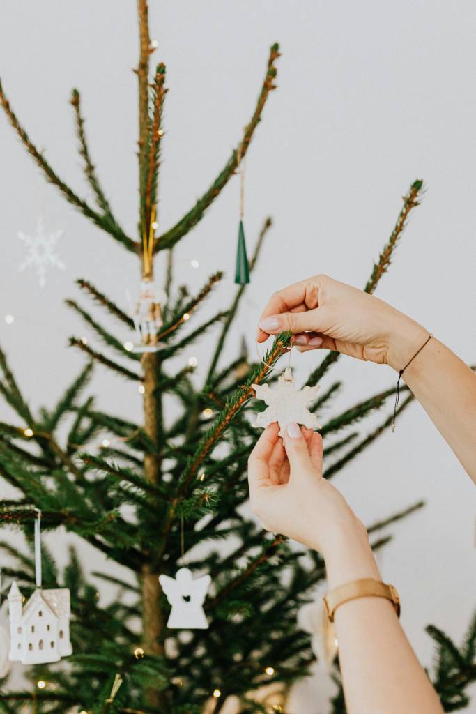 Quantos enfeites cabem em uma árvore de Natal? Decoradora explica