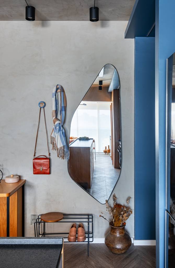 17 ambientes com espelhos orgânicos para se inspirar