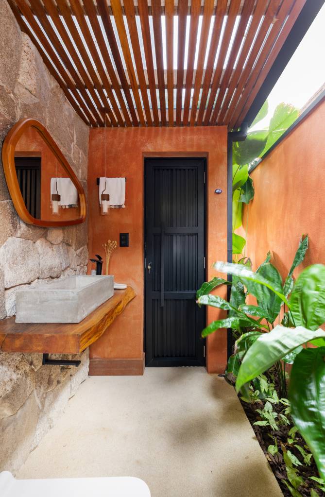 17 ambientes com espelhos orgânicos para se inspirar