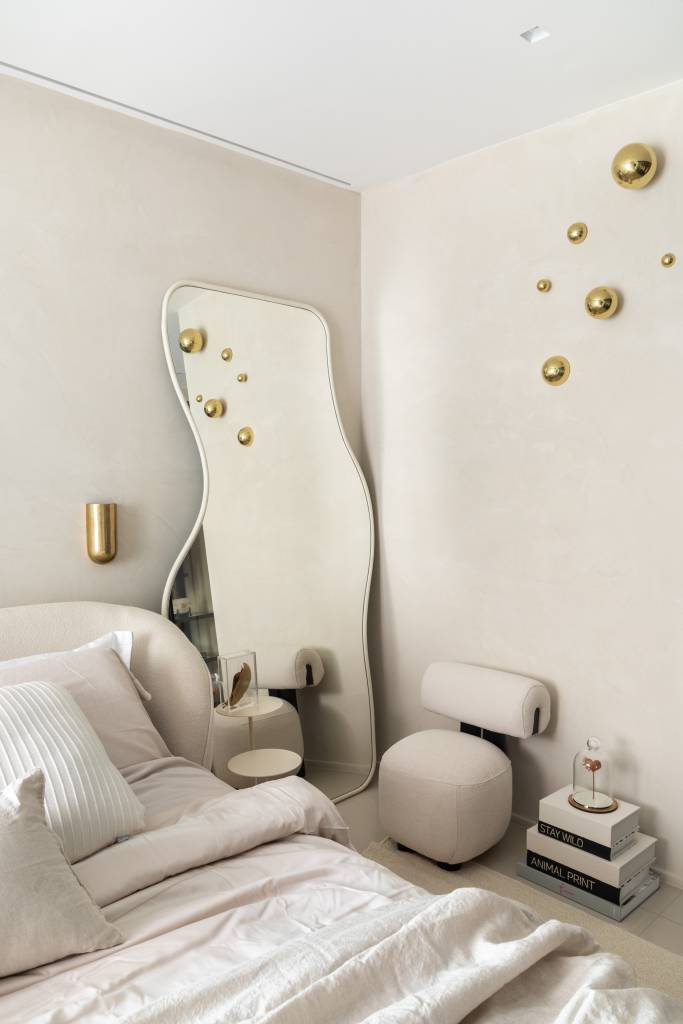 quarto-solteiro-espelho-orgânico 17 ambientes com espelhos orgânicos para se inspirar
