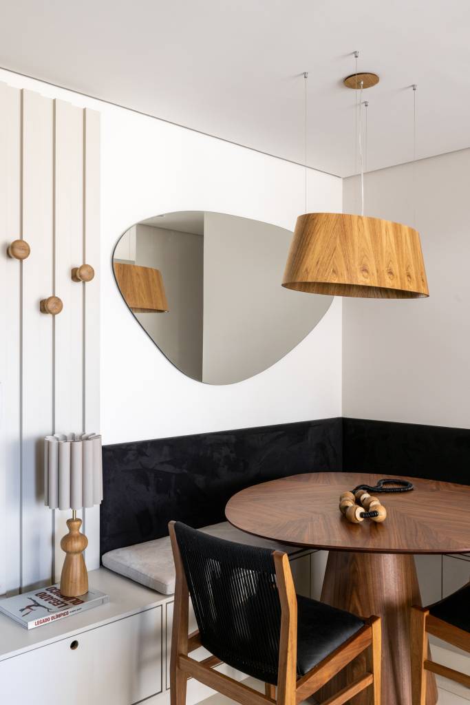 17 ambientes com espelhos orgânicos para se inspirar