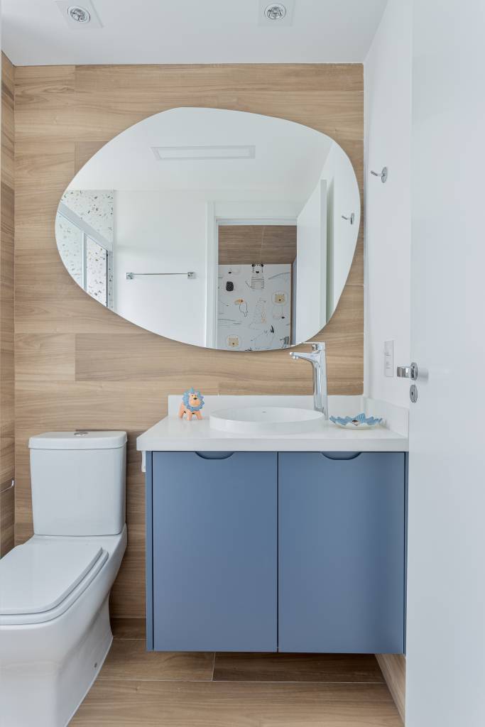17 ambientes com espelhos orgânicos para se inspirar