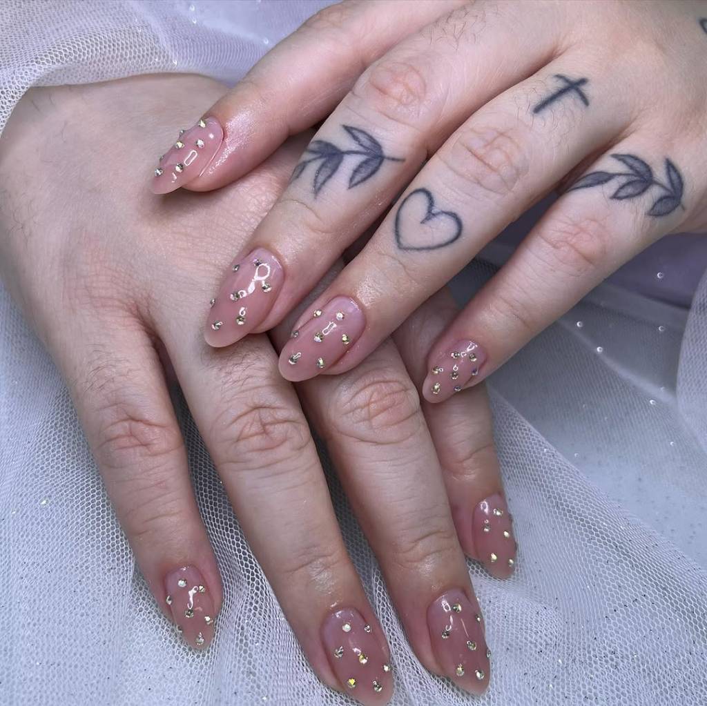 unhas-ano-novo-pedras-brilhantes-nail-art 4 nail arts nada óbvias para apostar no réveillon