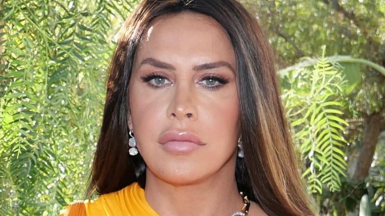 Karla Sofía Gascón a atriz que brilha em meio... CLAUDIA