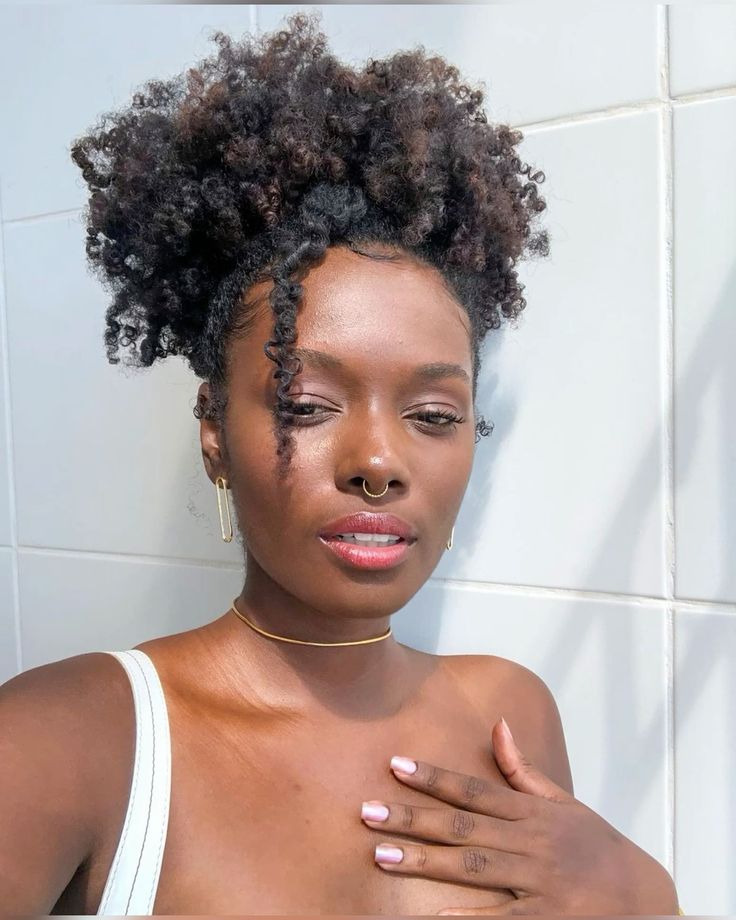 4 inspirações de penteados elegantes para usar em casamentos