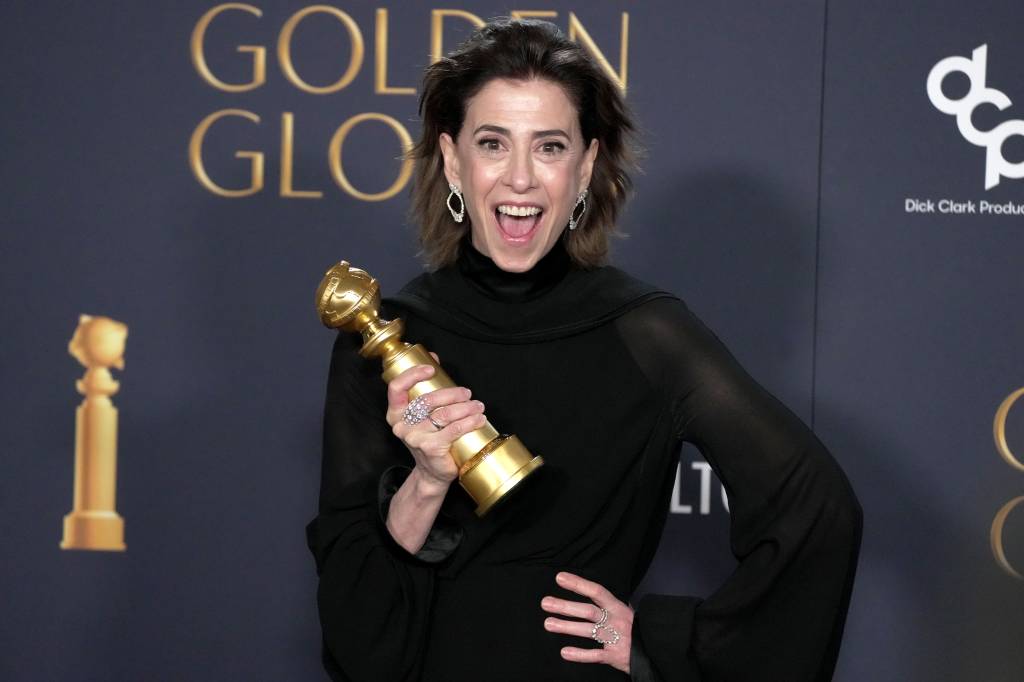 Look de Fernanda Torres no Globo de Ouro 2025