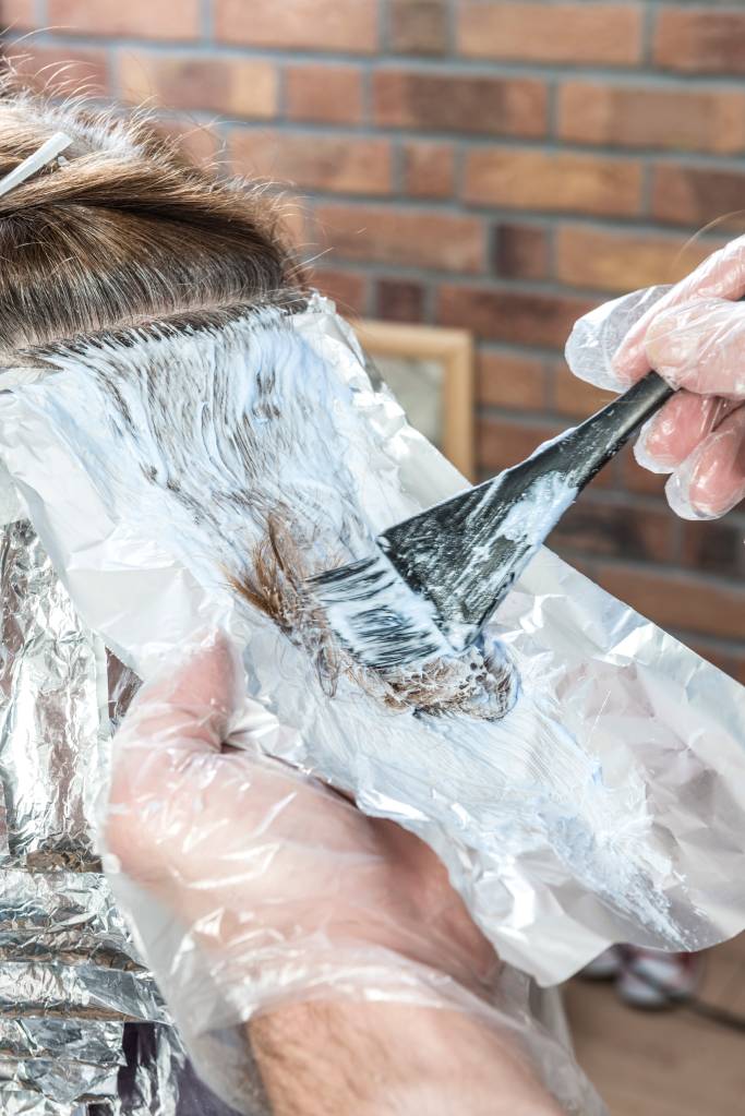 Loiro no verão: como evitar que o cabelo fique com aspecto amarelado?