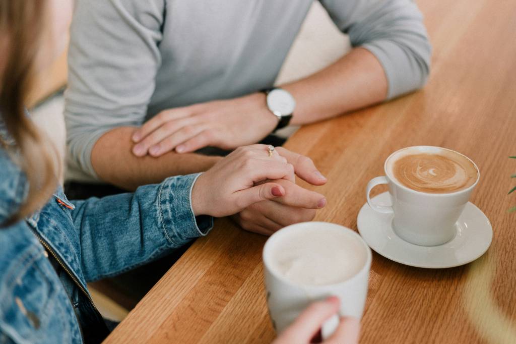 sinais-relacionamento-tem-volta-conversa Como conversar de forma aberta com o parceiro?