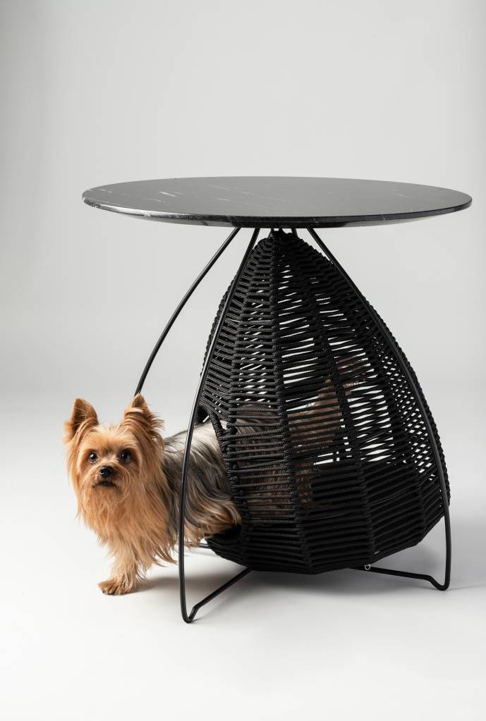 A mesa é um produto de design funcional para pets e tutores