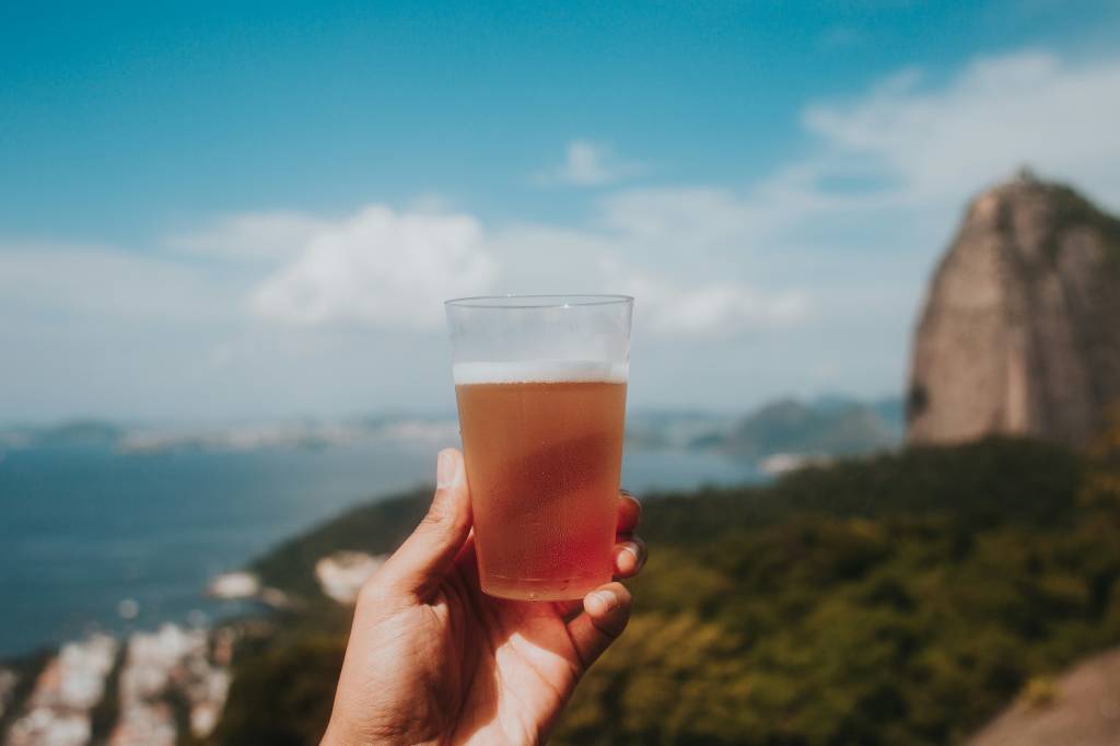Bebias alcoólicas são parte da festa das pessoas no Carnaval