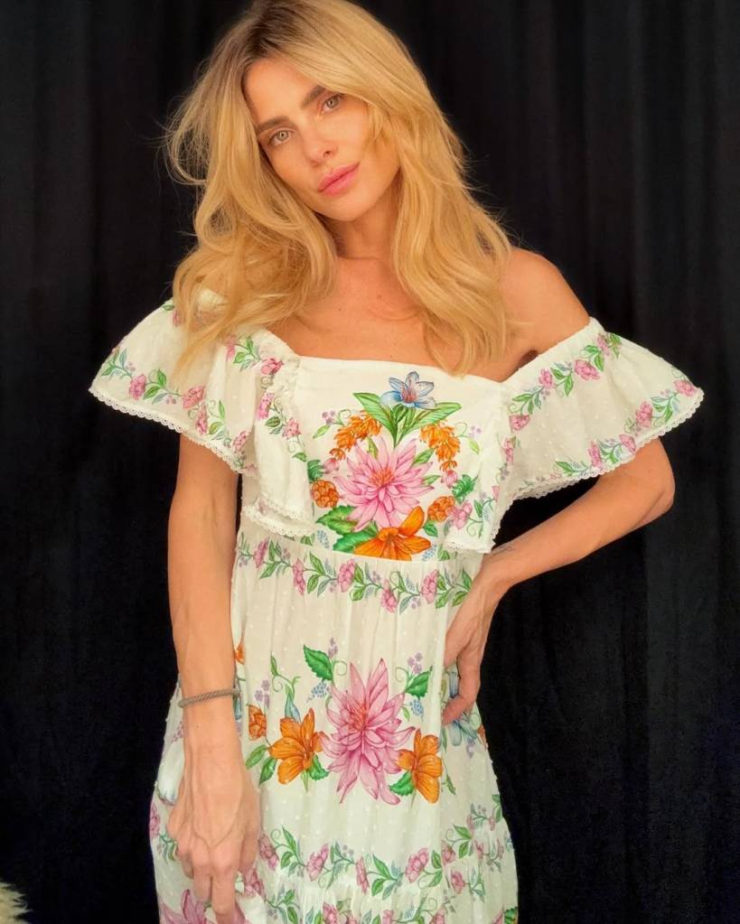 Carolina Dieckmann com vestido florido boho chic