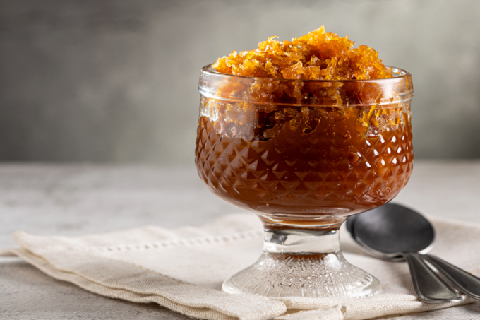 Cocada cremosa com cascas de melancia e melão