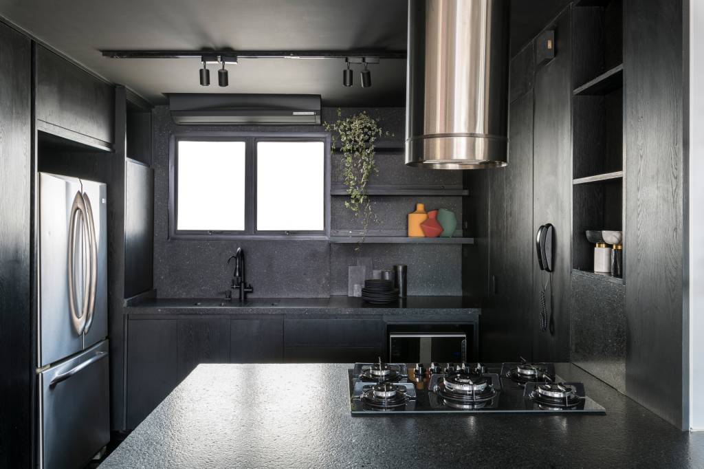 cozinha-preta-inspiração-com-decorar 4 cozinhas pretas para ninguém botar defeito!