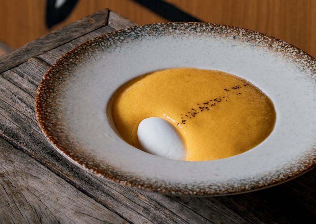 Espuma de manga com maracujá e sorvete de coco