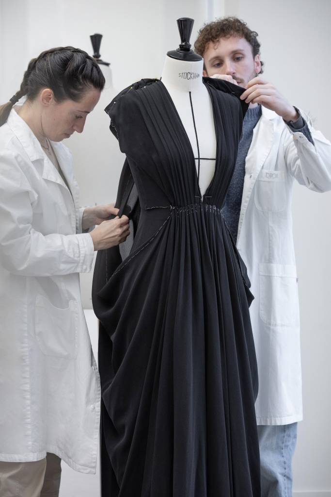 Vestido de Fernanda Torres no Bafta 2025 foi desenhado pela designer Maria Grazia Chiuri, diretora criativa da Dior