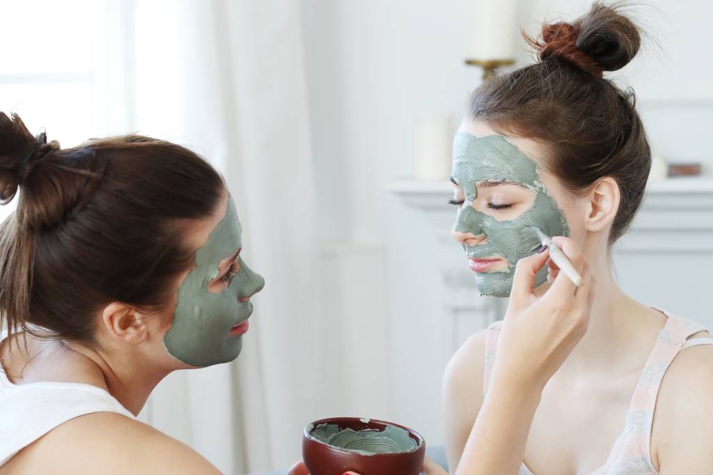 Argila verde no skincare: como aplicar corretamente