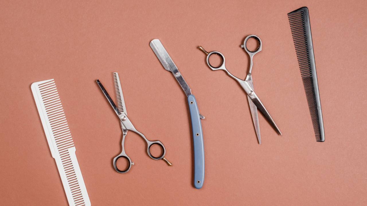 Aprenda a escolher a melhor tesoura para cortar o cabelo em casa