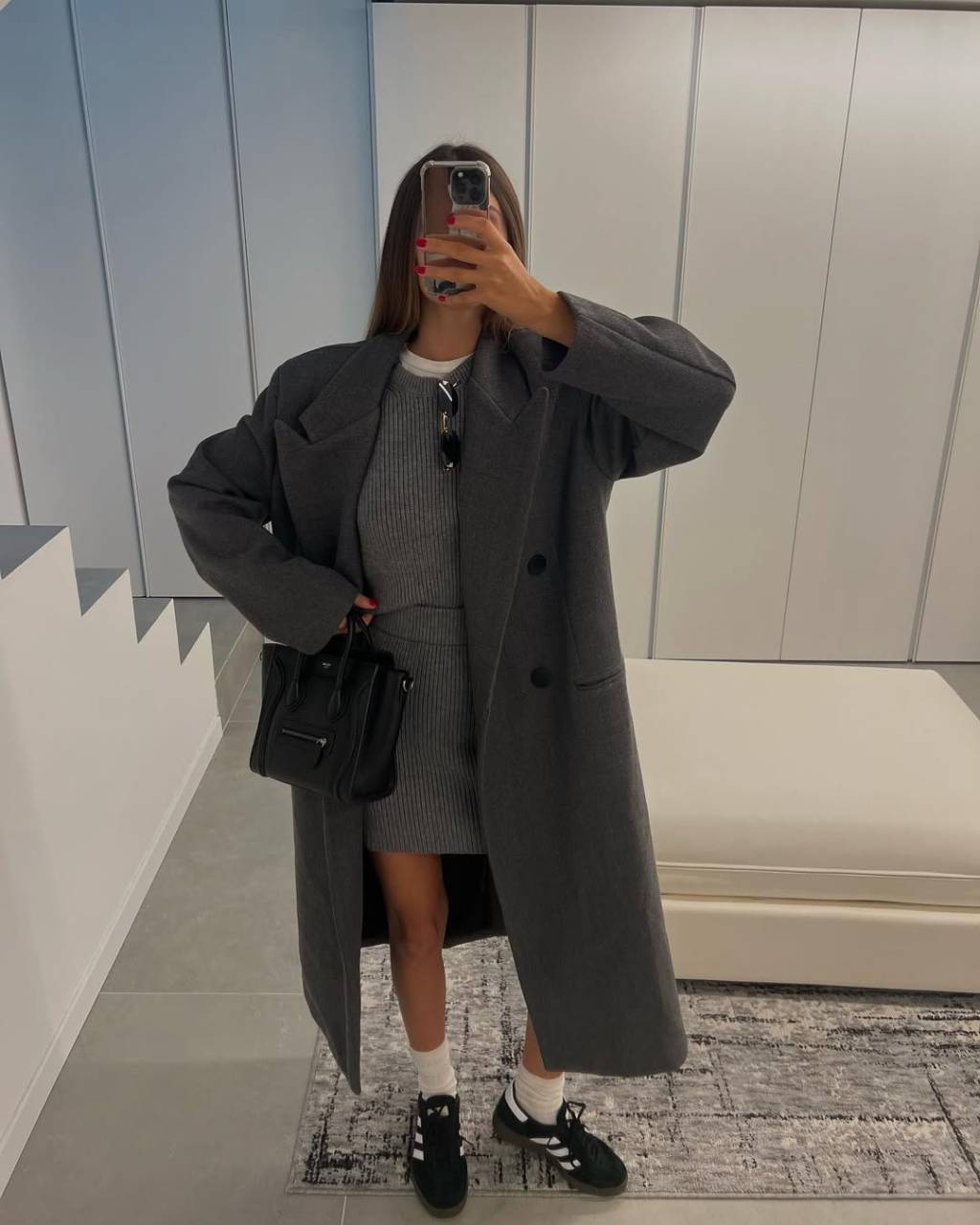 vestido-trabalho-tenis Looks elegantes com vestido e tênis podem ser usados no trabalho
