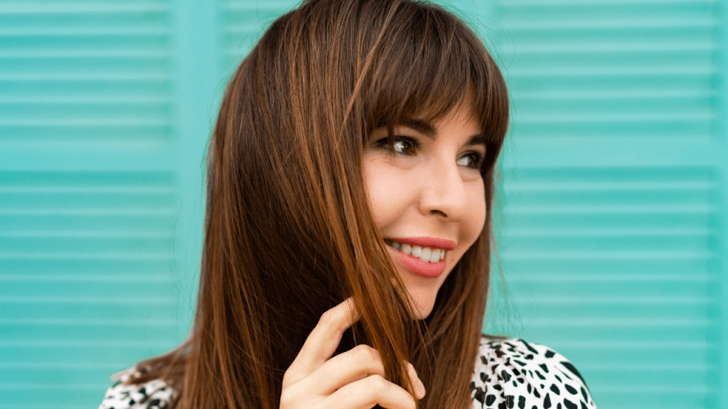 Cortes com franja: veja estilos para transformar o visual