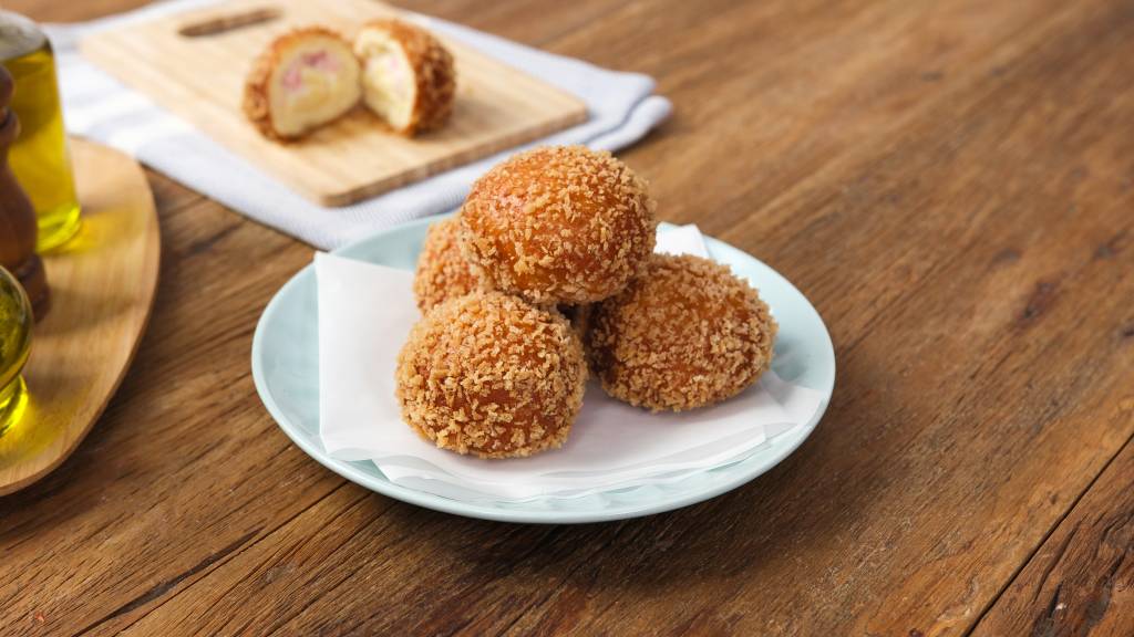 Lanchinho empanado de presunto e queijo