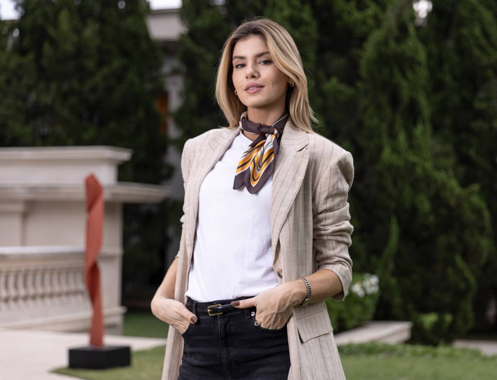 Camila Queiroz interpreta Sofia na novela Beleza Fatal