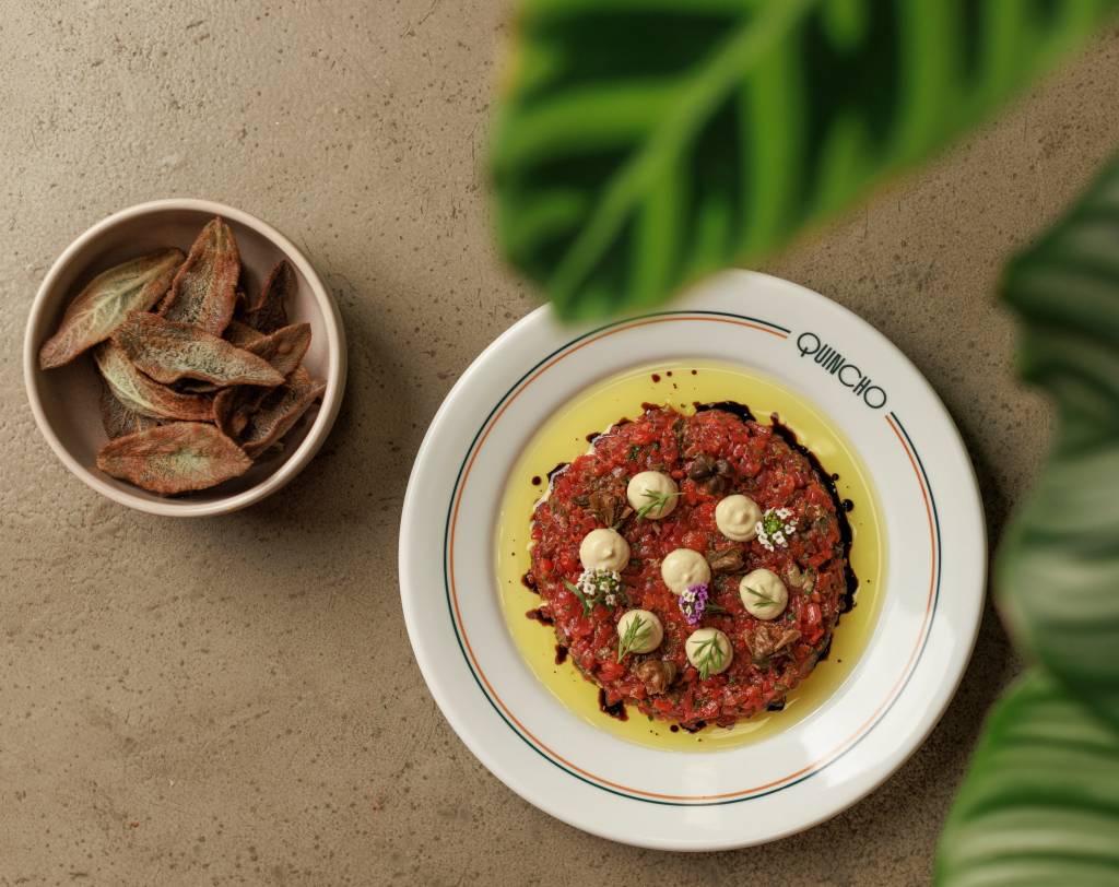 Tartar de Tomates e Peixinho da Horta, do restaurante vegetariano Quincho