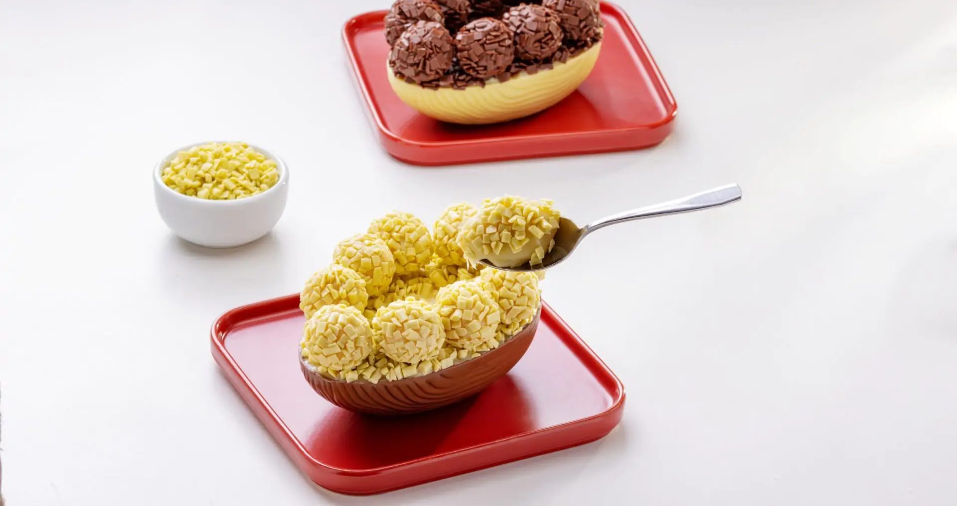 Ovo de Páscoa de colher com brigadeiro de pistache