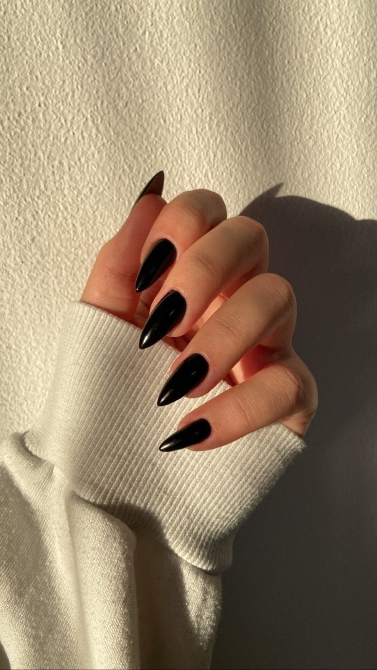 Unhas em formato stiletto