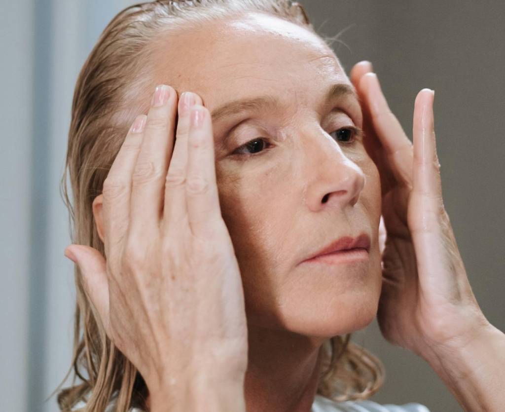 O que acontece com a pele durante a menopausa?