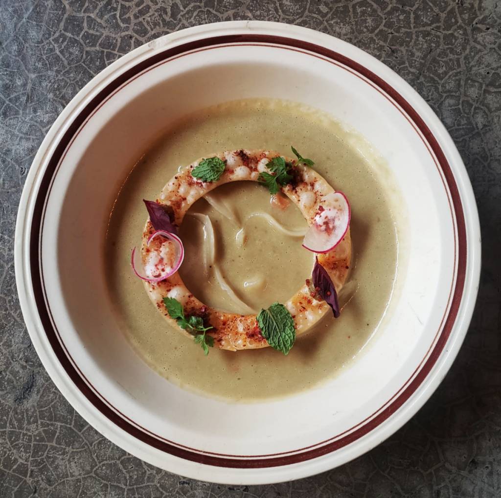 Sopa de grão de bico com capelete de iogurte e especiarias é um dos pratos de Dia das Mães do Make Hommus. Not War