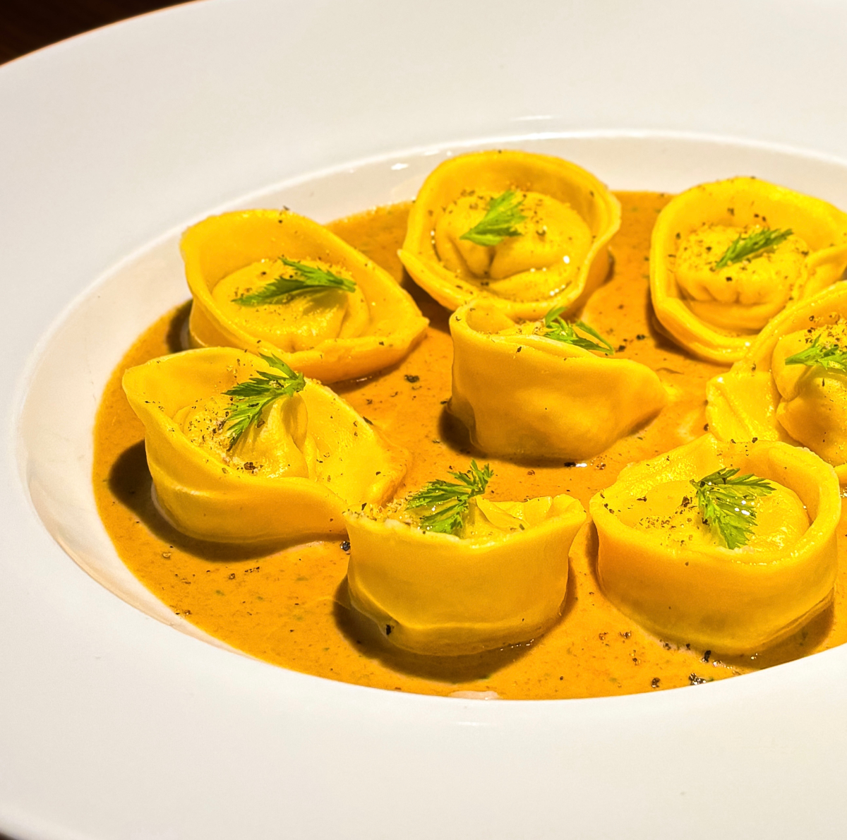 Tortelli de Pernil Assado com molho de cebolas tostadas, do Le Quartier, para o Dia das Mães