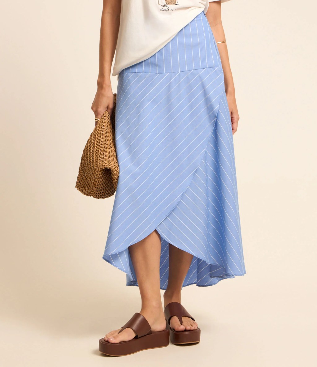 Saia envelope azul com listras brancas