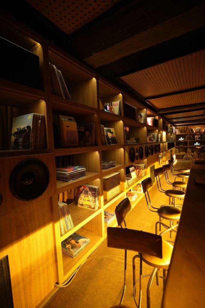 Listening Bar é opção no Single Night Bar para quem gosta de sentar no balcão e ouvir vinis