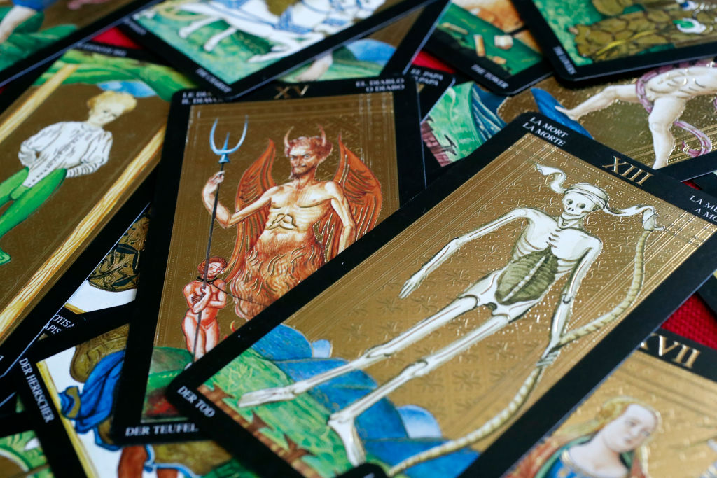 Tarô da semana (21 a 27/4): Carta do Diabo revela apegos e desejos ocultos