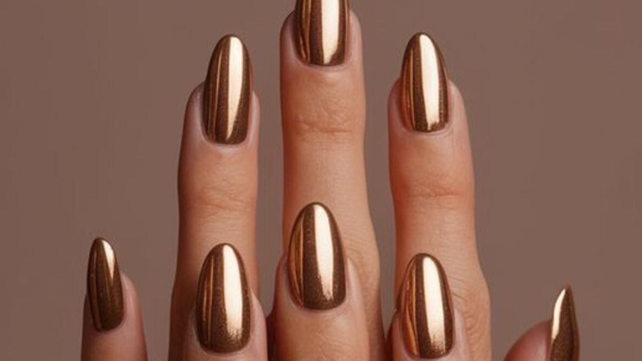 Unhas holográficas: 5 inspirações que vão te encantar!