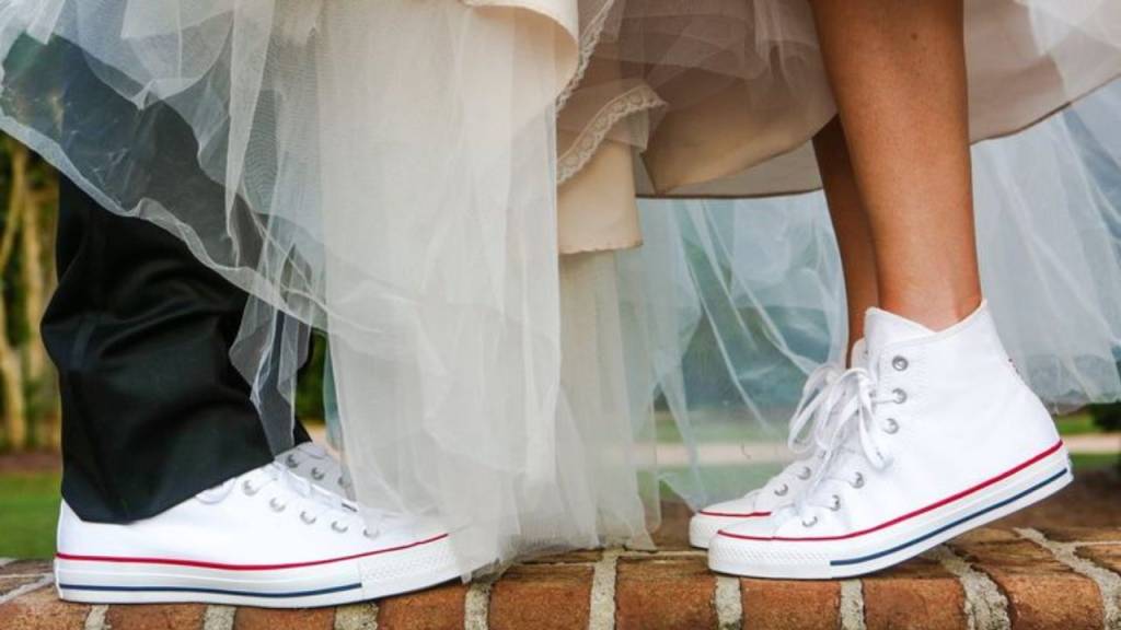 Vestido de noiva com All Star: 5 formas de arrasar na combinação