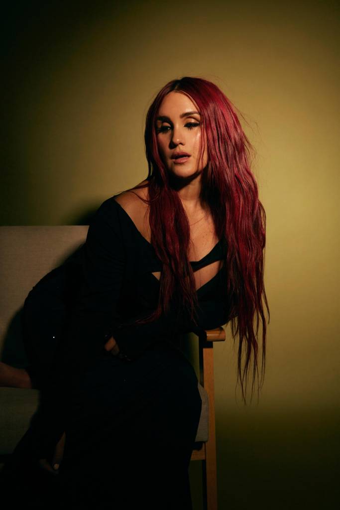 Dulce Maria e Marilia Mendonça Marília não apenas traduziu a letra de Dulce, mas também gravou uma versão em português que serviu como guia para a intérprete em uma nova versão