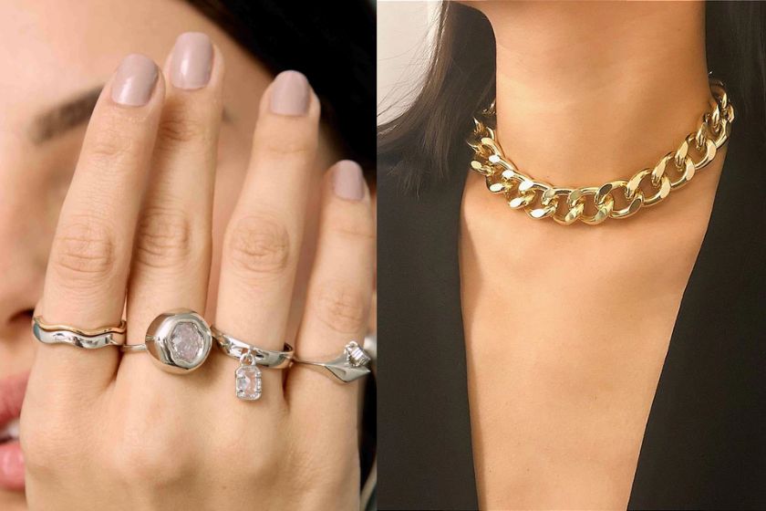 Duas imagens, a primeira é de uma mão feminina com quatro aneis. A segunda é de um colar dourado em um pescoço feminino