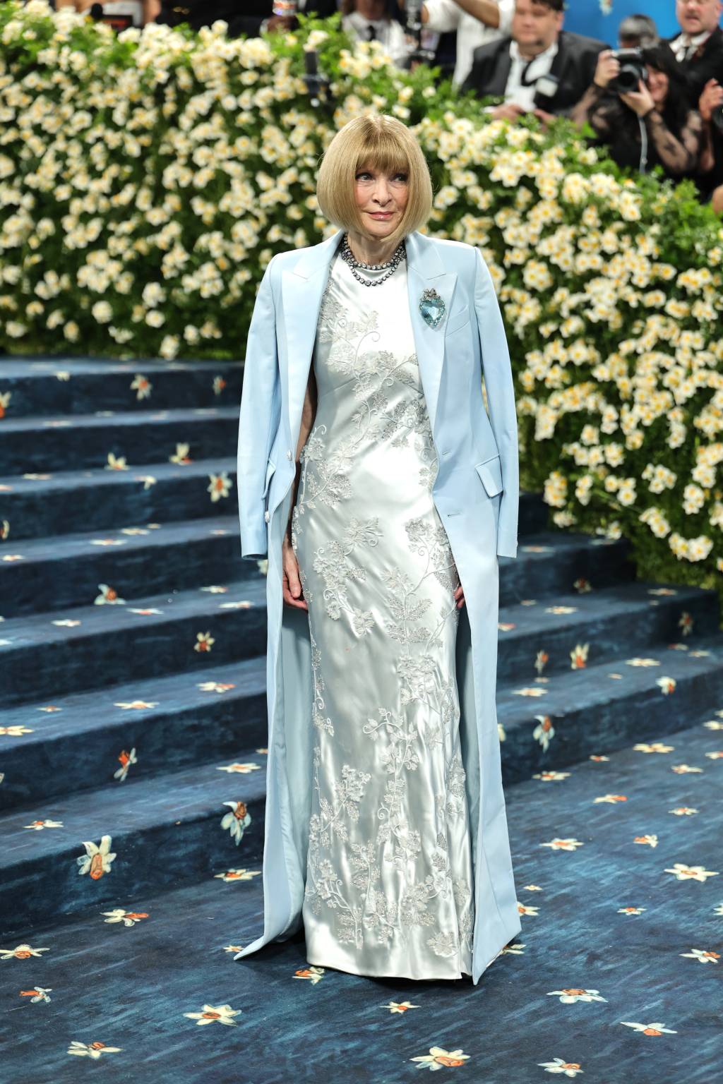 The 2025 Met Gala Celebrating “Superfine: Tailoring Black Style” – Arrivals Look de Anna Wintour no MET Gala 2025