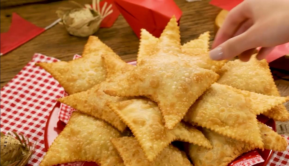 arraia-festa-junina Pastéis em formato de bandeirinhas juninas farão sucesso no arraiá