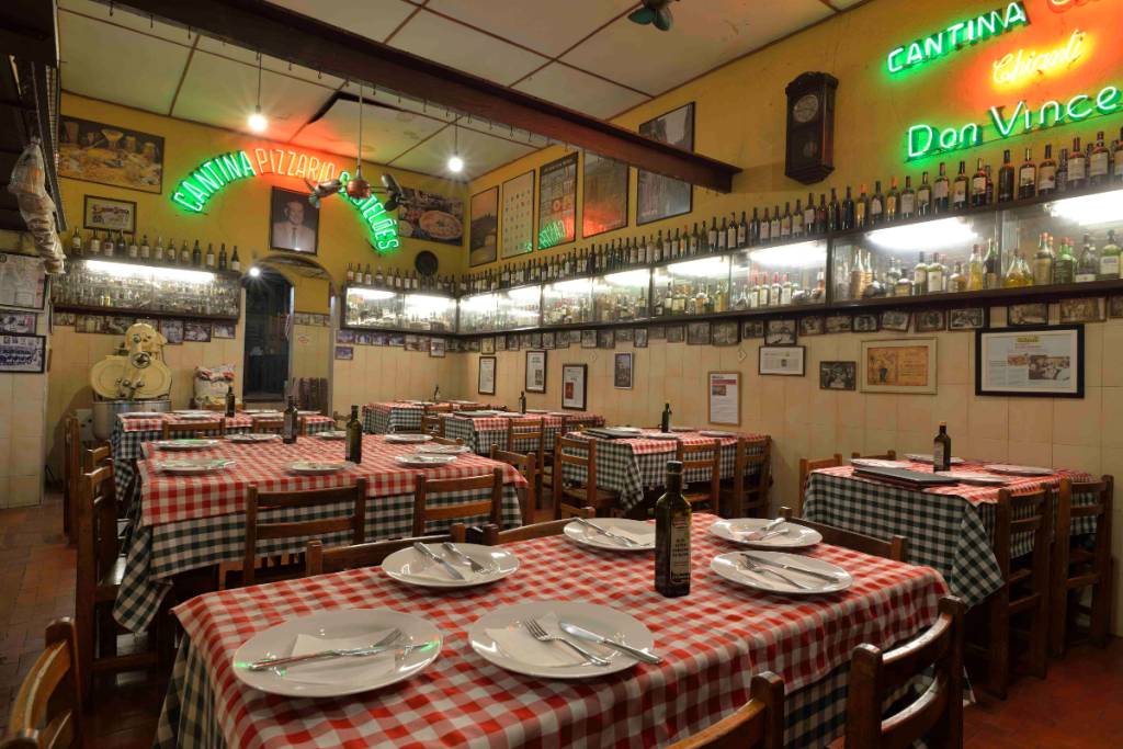 Ambiente da Castelões Cantina e Pizzaria, no Brás, remete ao filme 