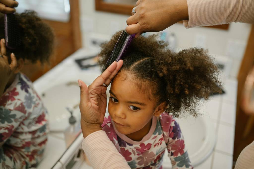 cabelo-cacheado-crianca Como cuidar do cabelo cacheado infantil