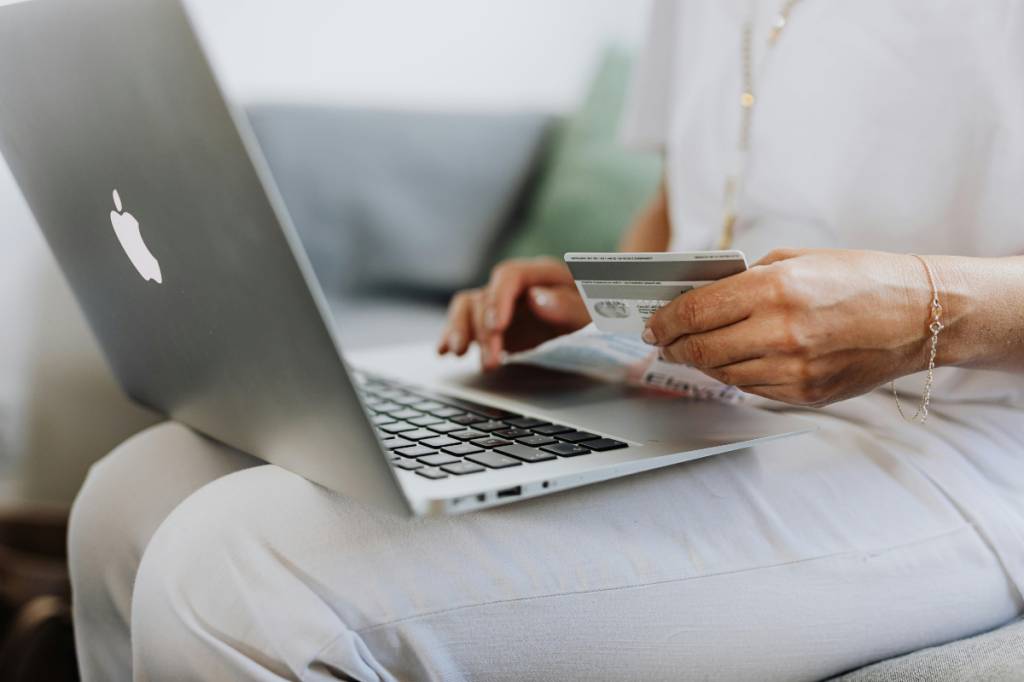 É preciso cuidado em compras virtuais na hora de incluir os números do cartão de crédito