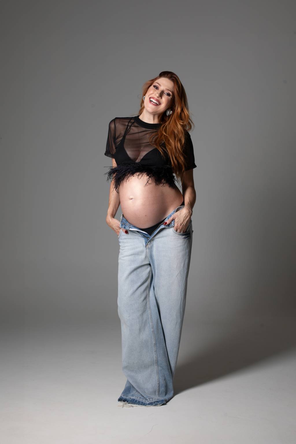dani-calabresa-fotos-gravidez-2 Grávida de oito meses, Dani Calabresa vive a melhor fase de sua vida. (Divulgação / Thalles Garbin Leamari)
