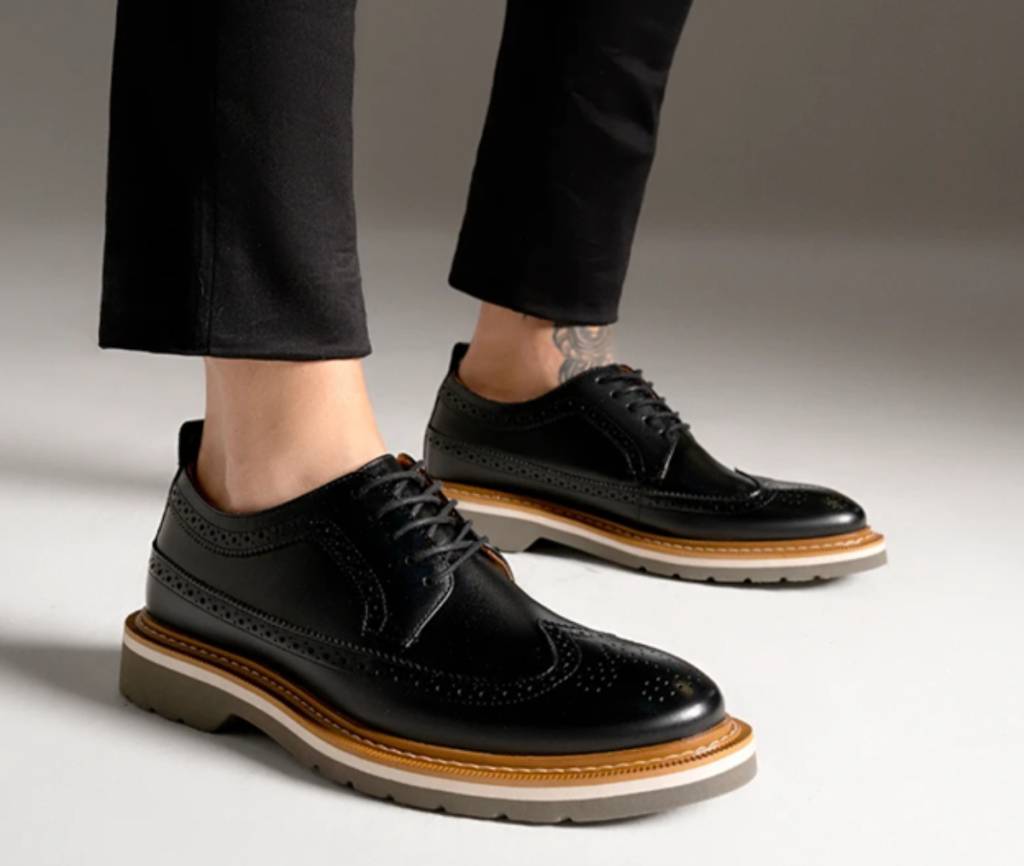 Derby bicolor proporciona look elegante e menos engessado